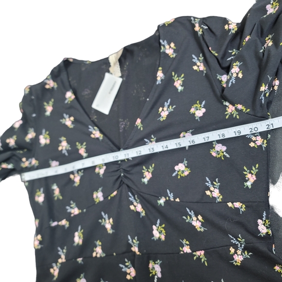 NWT H&M Black Floral VNeck Shaker Dress Sz XL - Picture 4 of 6